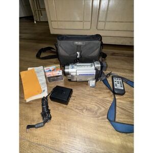 JVC‎ GR-DVL220U Mini DV Digital Tape Camcorder Camera - 700x Digital Zoom.